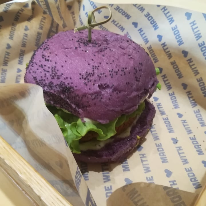 photo of Flower Burger Roma Cheesy Cecio shared by @eleonxra on  14 Dec 2021 - review