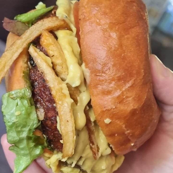 photo of Fresh Earth Food Store Vegan Cheese Burger shared by @sunshineyum on  24 Jul 2021 - review