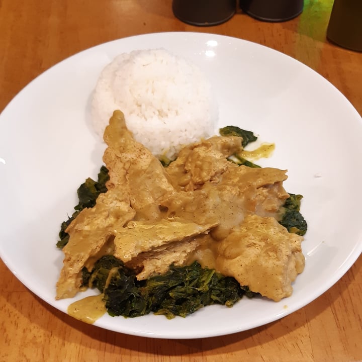 photo of Vegan Food Cartel by Veganzza Curry Vegan Chicken shared by @ventru88 on  08 May 2022 - review