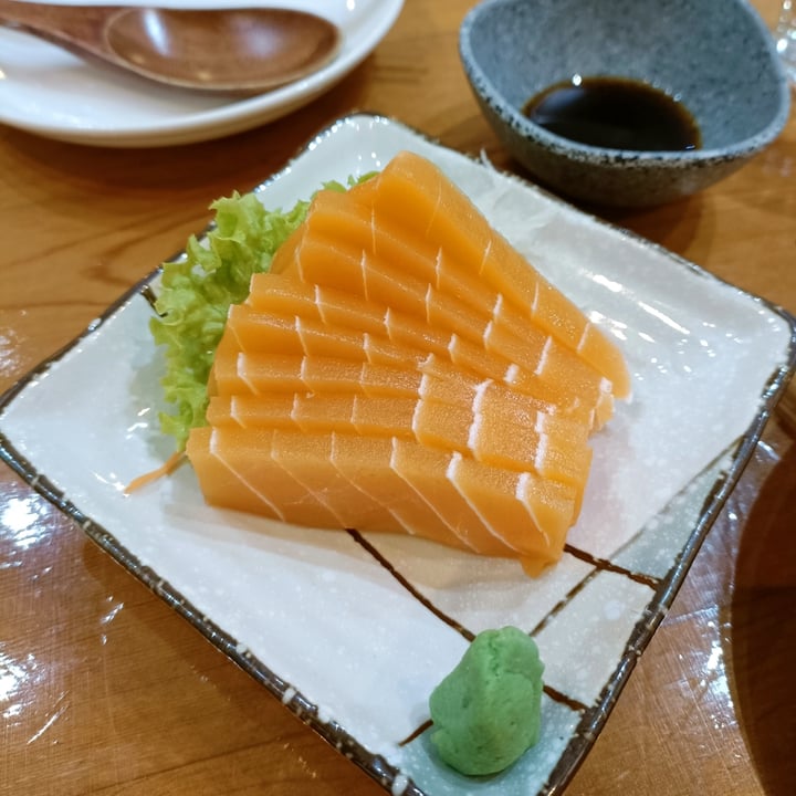 photo of Lucky Cat Konjac Salmon Sashimi shared by @mamaberlsays on  10 Mar 2022 - review