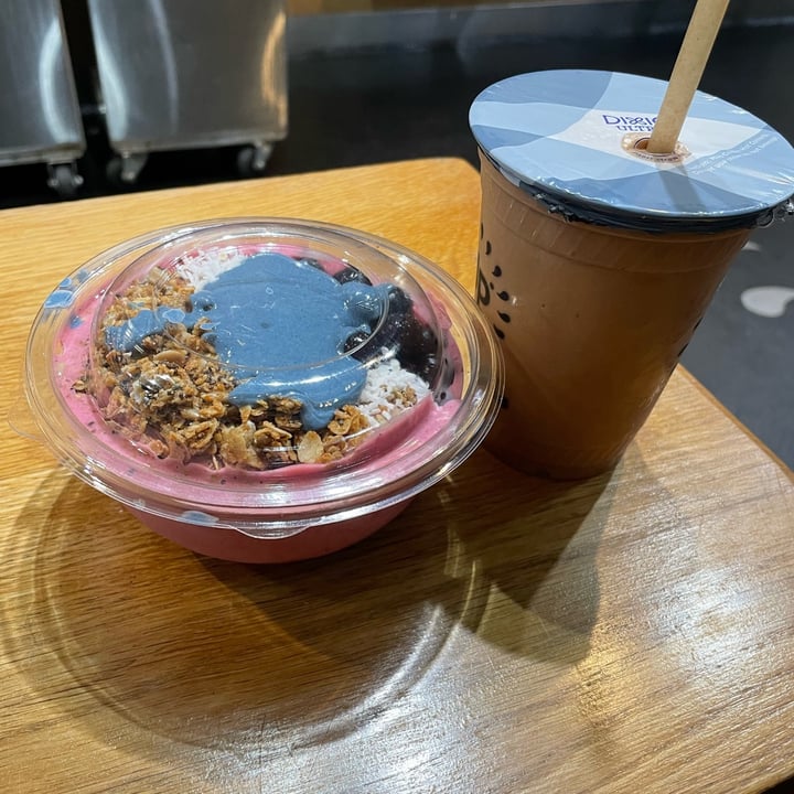 photo of Juice Press unicorn bowl shared by @vikrossi on  21 Oct 2022 - review