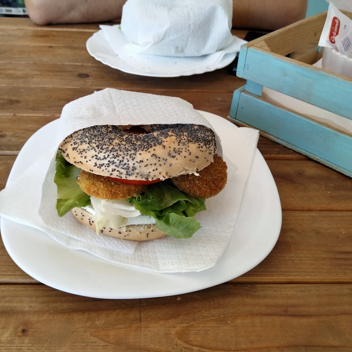 review photo of Claudia's Bakery Roma Bagel con falafel shared by @giuliaspetti on 09 Jul 2022 - review
