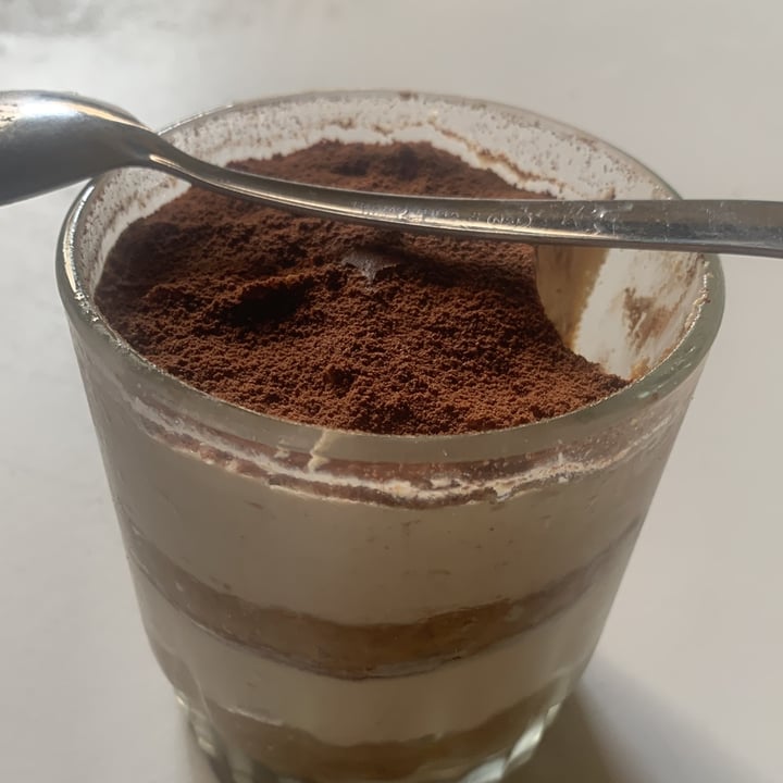 review photo of Falafel Shalom tiramisú shared by @stefantispecista on 30 Sep 2022 - review