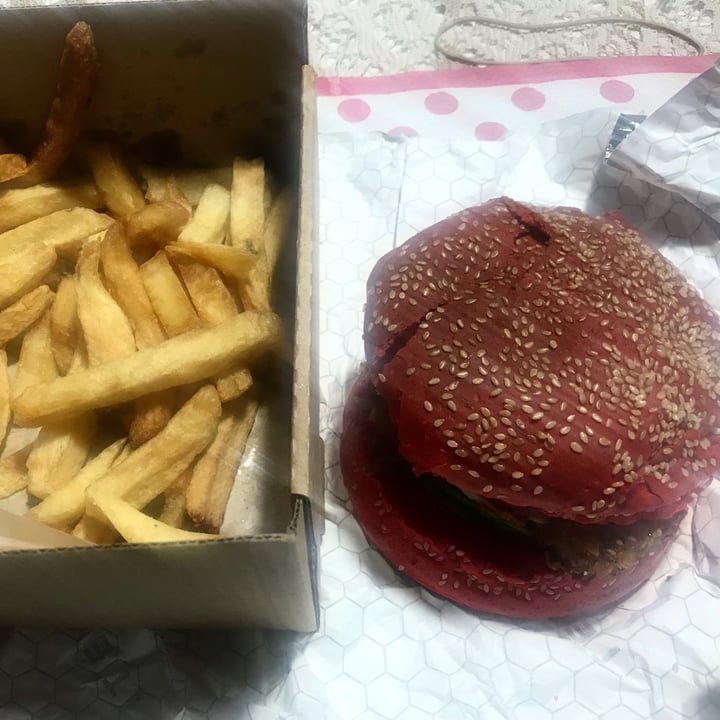 photo of Pola Burger Pan de Remolacha shared by @newromantic on  16 Oct 2021 - review