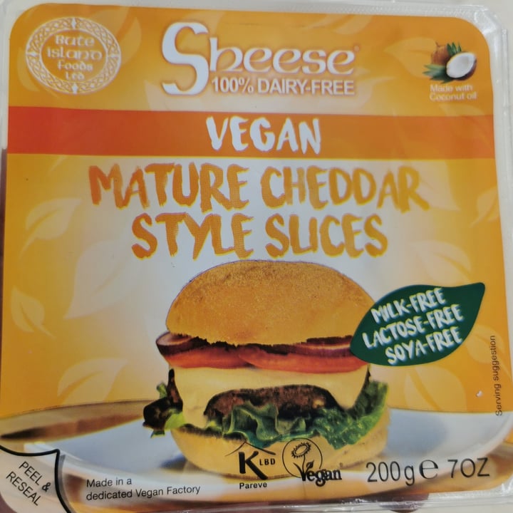 photo of Bute Island Foods Mature Cheddar Style Slices shared by @toniruizvegan on  25 Dec 2020 - review