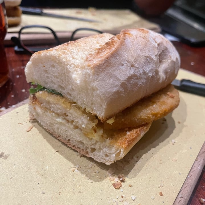 review photo of The Millenium Autentico Irish Pub Original Guinness Panino 45 cm numero 203 shared by @therealveganfox on 26 Nov 2022 - review