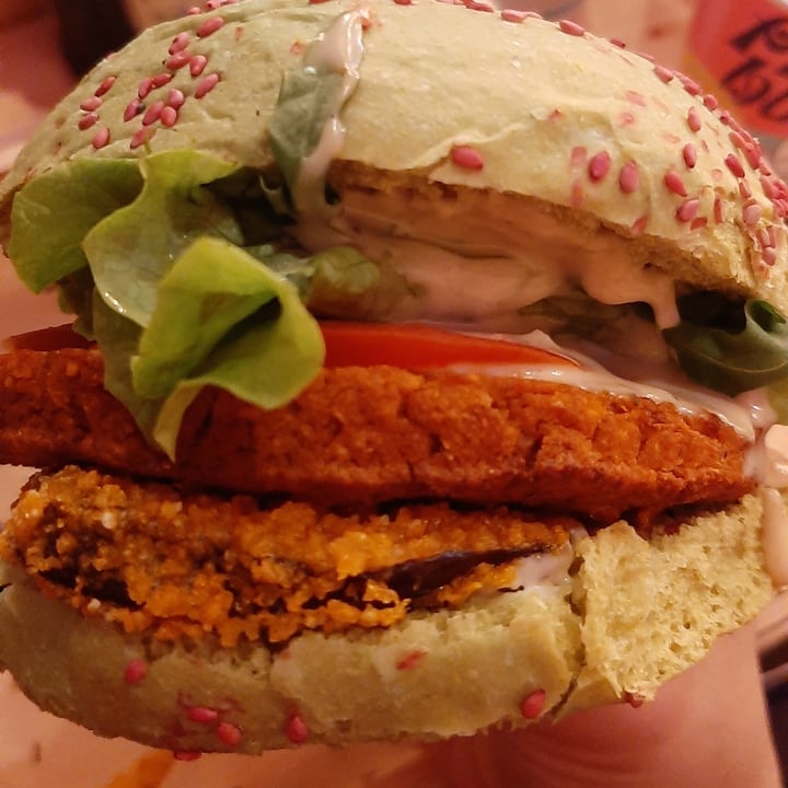 photo of Flower Burger Elf Burger shared by @cloooodi on  10 Mar 2022 - review