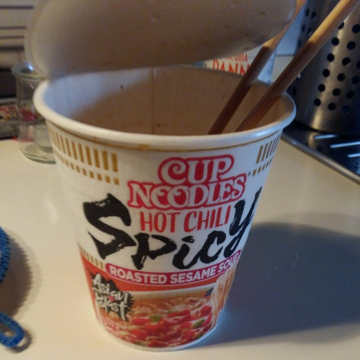 photo of Nissin Cup noodles hot chili spicy roasted sesame soup shared by @gioemma on  16 Dec 2021 - review