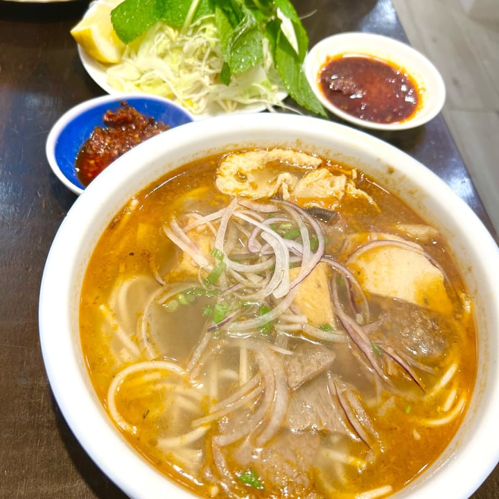 photo of Huong Viet Vegetarian & Vegan Viet Spicy Lemongrass Noodle Soup shared by @lancepattison on  26 Nov 2022 - review