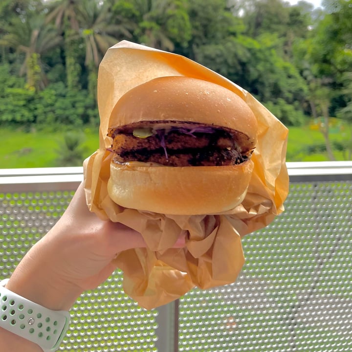 photo of Love Handle  Hot TiNDLE™ Chicken Burger shared by @paloma on  03 May 2021 - review