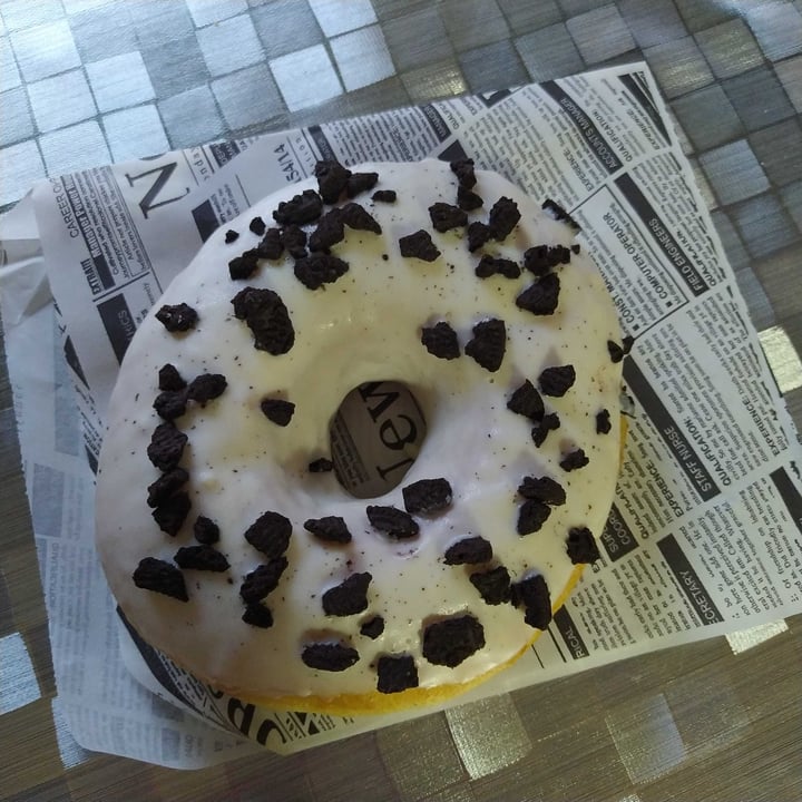 photo of VegAmazing Doughnuts Donut de chocolate blanco y oreo shared by @pitufa on  24 Feb 2021 - review