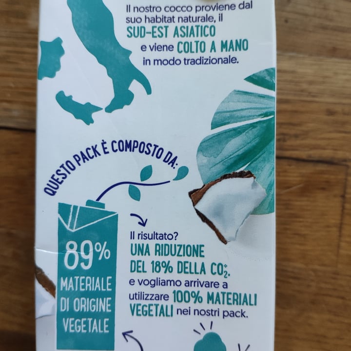 review photo of Alpro Bevanda Al Cocco Senza Zuccheri shared by @mikutheclown on 15 Jun 2022 - review