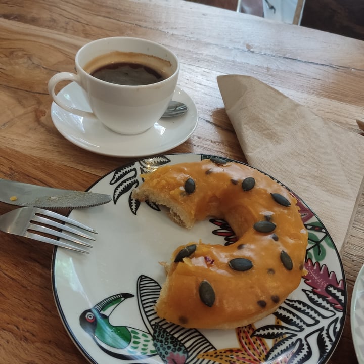 photo of VegAmazing Doughnuts Dot de pistacho shared by @kisarhato on  27 Jul 2022 - review