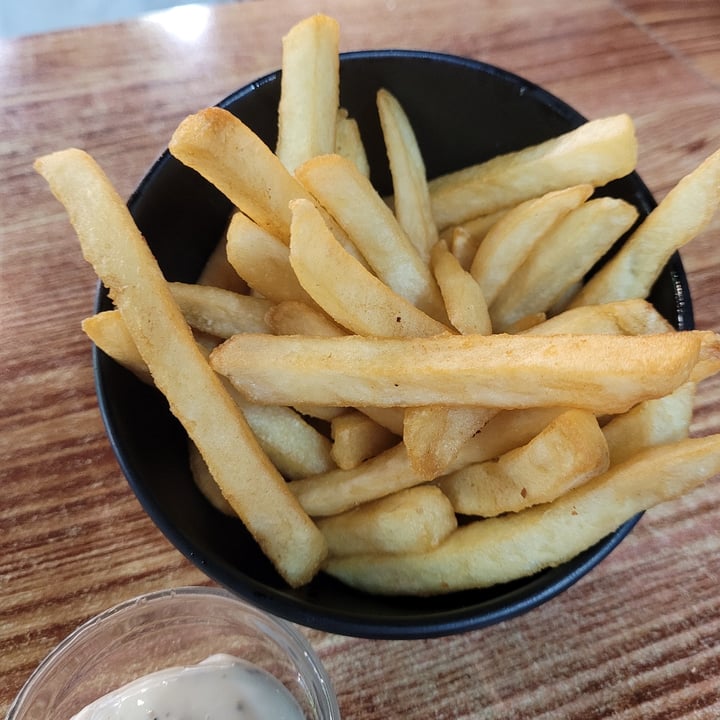 review photo of nomVnom Bistro Truffle Fries + Truffle Mayo Dip shared by @byobottlesg on 19 Jun 2022 - review
