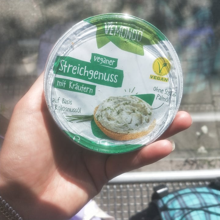 photo of Vemondo Veganer Streichgenuss mit Kräutern shared by @basilicoeprezzemolo on  21 Jun 2022 - review