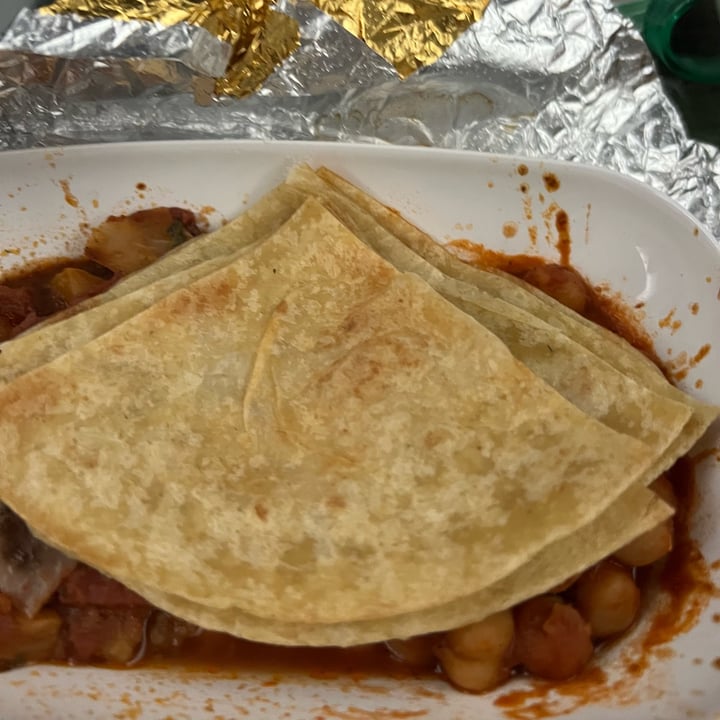 review photo of eva airlines chickpea tomato base with roti shared by @cave-tranquil on 10 Oct 2022 - review