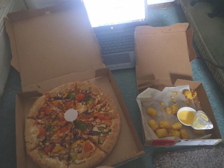 photo of Papa John's Pizza Vegan Garden Party and Tater Tots shared by @sweetsoy on  17 Apr 2020 - review