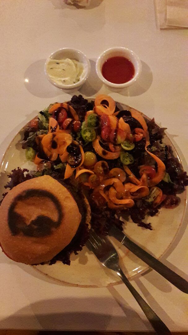 photo of Hervíboro Cocina Vegana Hamburguesa de falafel shared by @licerdrow on  17 Nov 2019 - review
