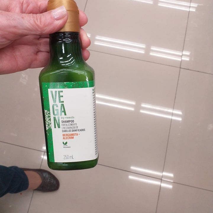 review photo of Vegan by Needs Shampoo Cabelos Danificados shared by @neusa on 16 May 2022 - review
