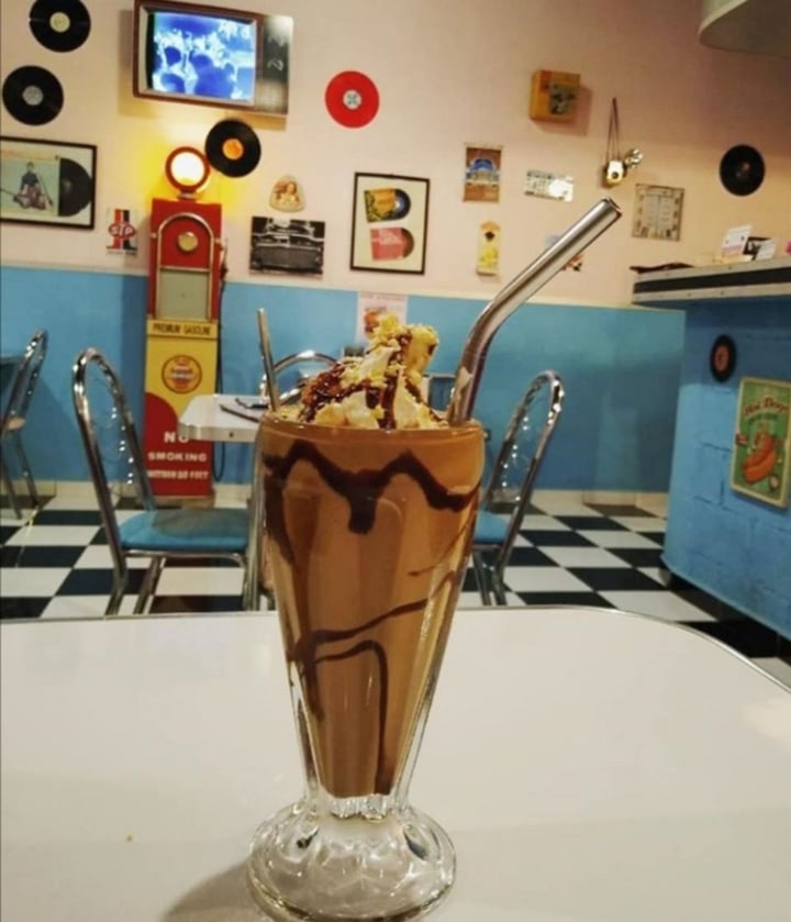 photo of COMET 984 - 50's Diner Malteada Sabor Snickers shared by @carmenfdz on  22 Dec 2019 - review