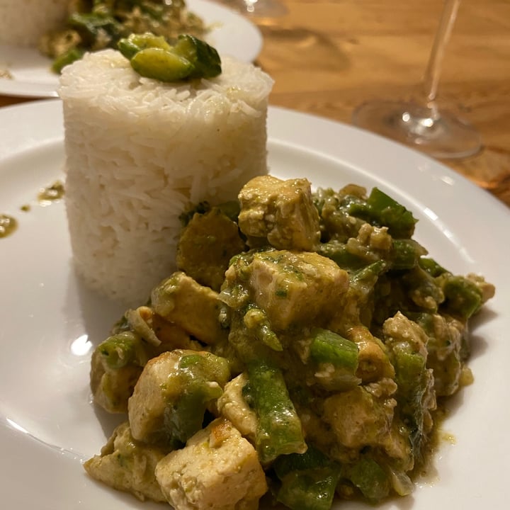 photo of Woolworths Food Thai Green Curry shared by @georgina98 on  28 Jul 2020 - review