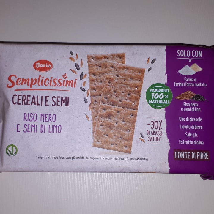 photo of I semplicissimi doria Crackers riso nero e semi di lino shared by @cinciuttina on  30 Dec 2022 - review