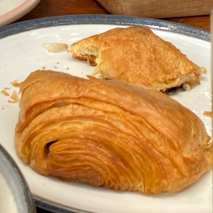 review photo of Manggis in Canggu Chocolate Croissant shared by @isigooing on 23 Oct 2022 - review