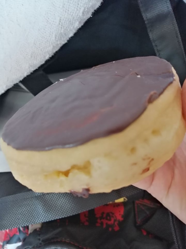 photo of Vegan Treats, Inc. Boston cream doughnut shared by @foodyogi on  13 Aug 2019 - review