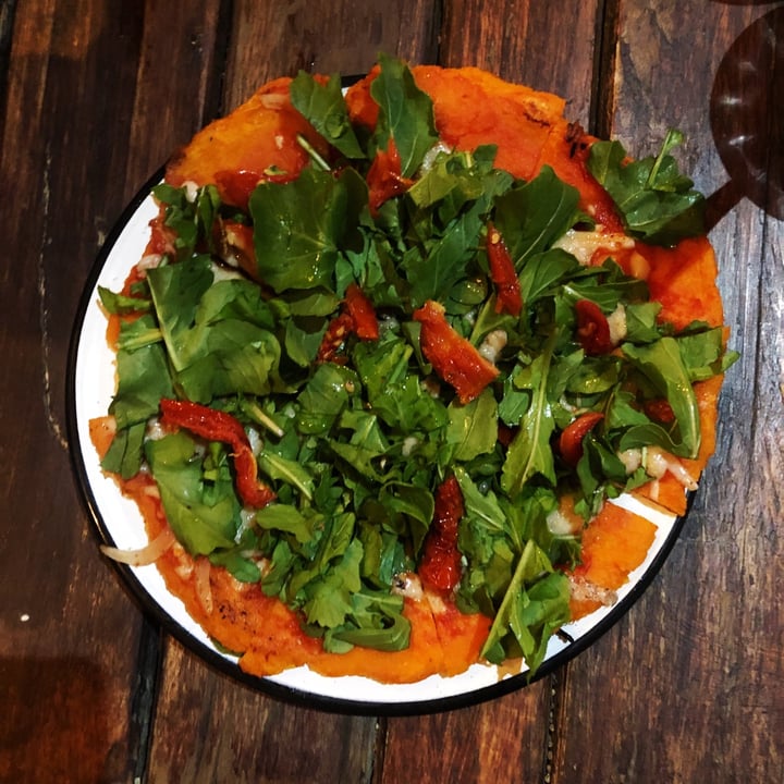 review photo of Mi Vegano Favorito Green Bamboo Pizza On Sweet Potato Crust shared by @lovelyveganalex on 17 Dec 2021 - review