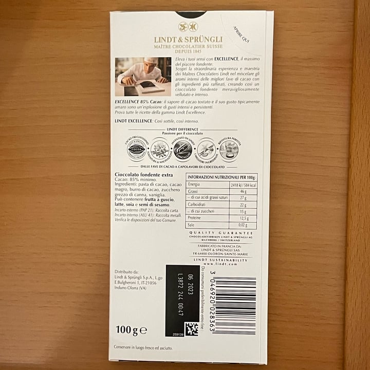 review photo of Lindt Excellence 85% Cacao Fondente Deciso shared by @vveggie on 24 Sep 2022 - review
