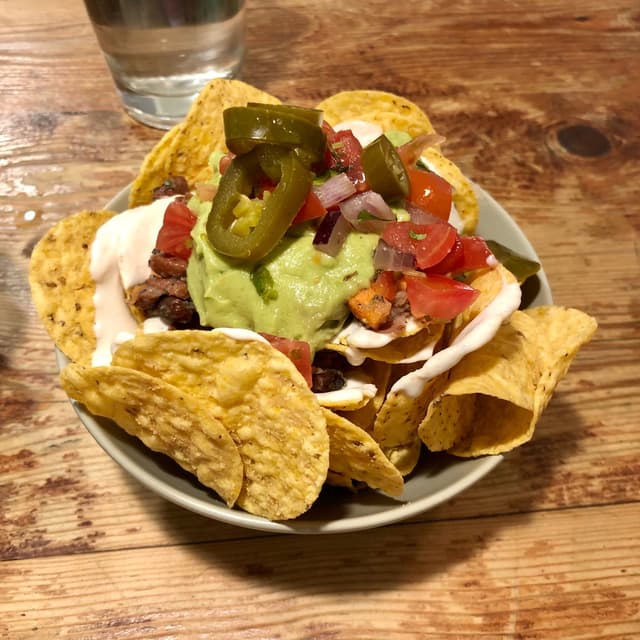 Foto del piatto “Nachos con guacamole”
