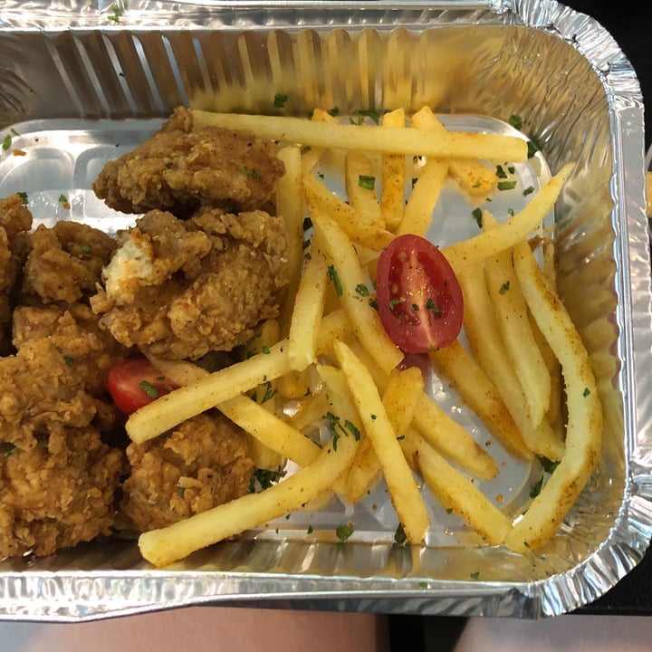 photo of The Vegan Chef Sandton Southern Fried Chickn, Chips & Slaw shared by @herb_ivore98 on  07 Mar 2022 - review