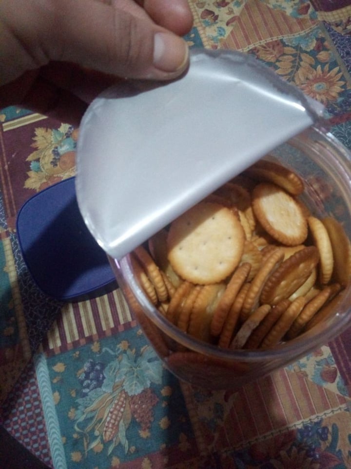 photo of Dia% Crackers biscuits shared by @andreitapobre on  08 Mar 2020 - review