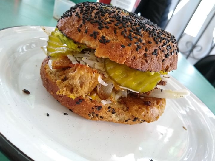 photo of Goji Vegan Café (Take Away) Hamburguesa De Fajitas De Seitán shared by @galer on  23 Feb 2020 - review