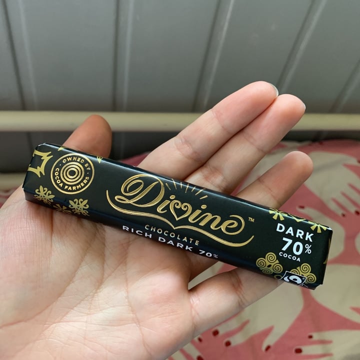 review photo of Divine Chocolate 70% Dark Chocolate Bar shared by @claucordia on 22 May 2020 - review