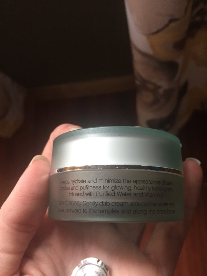 photo of e.l.f. Cosmetics Illuminating eye cream shared by @mallory17 on  21 Nov 2019 - review