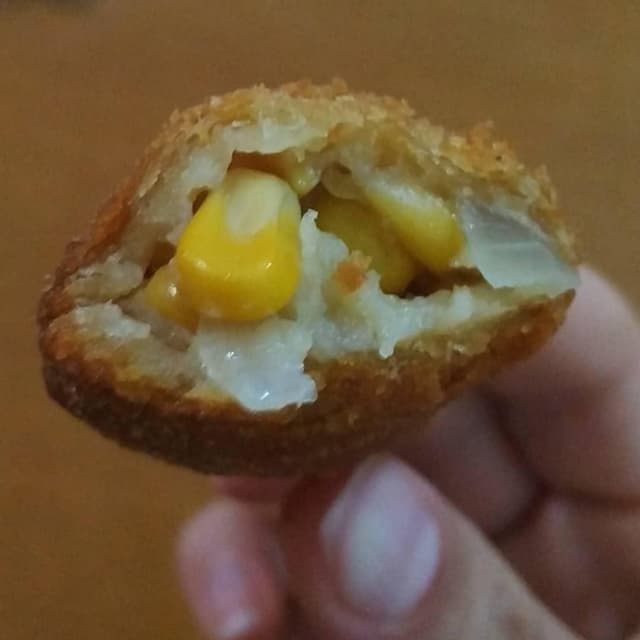 菜肴“Risole de milho”的照片