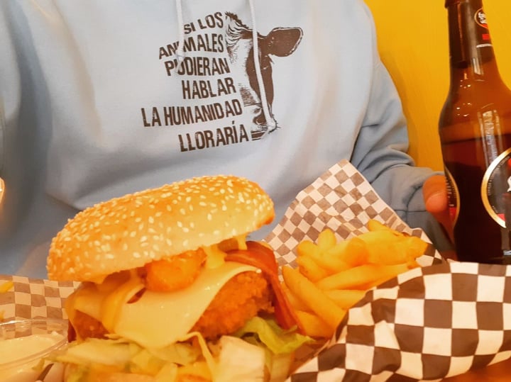 photo of THUNDER VEGAN FOOD Thunder Burger shared by @juanmaxipi on  08 Mar 2020 - review