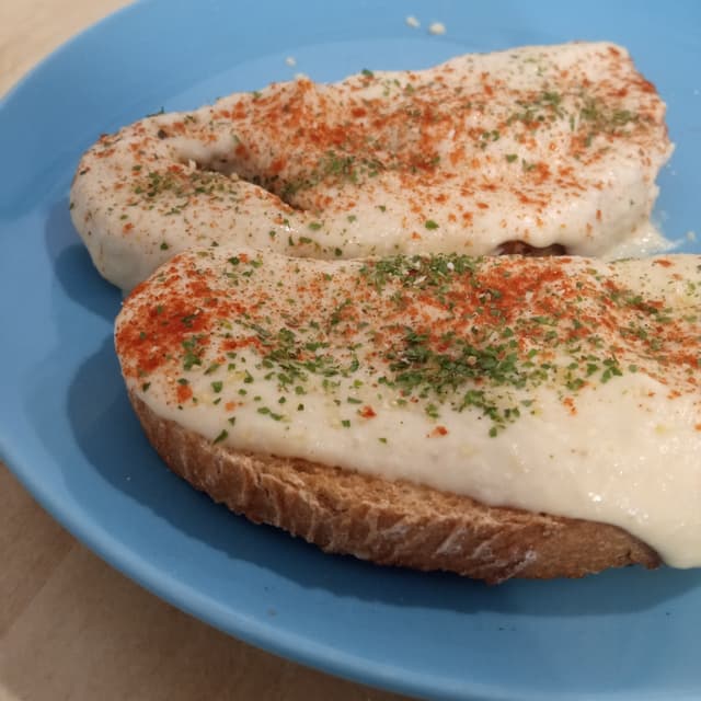 Photo of the dish “Tosta de hummus de garbanzos”