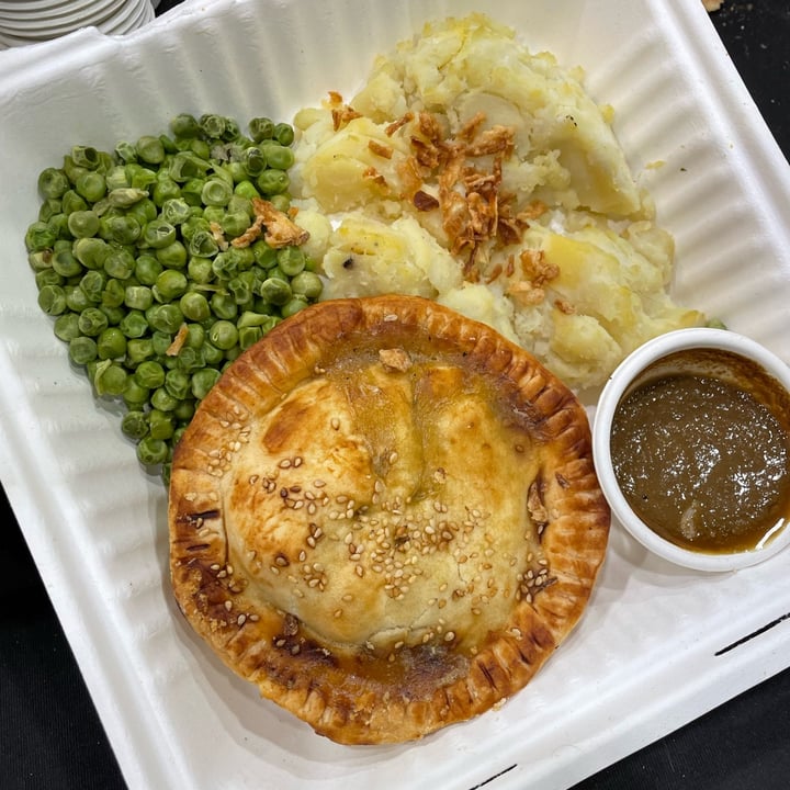 review photo of brEAThe Kitchen Beefe Cheezburger shared by @vancityveg on 06 Jun 2022 - review