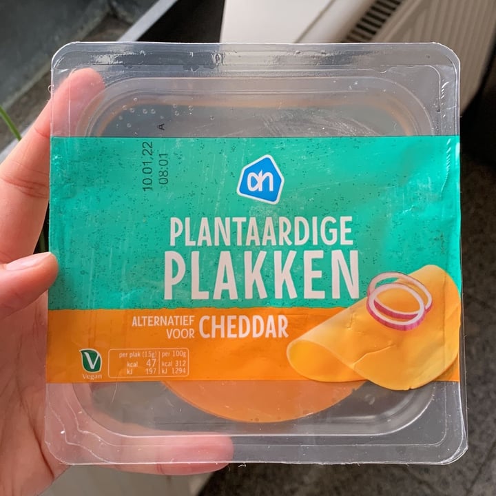 photo of Albert Heijn AH Plantaardige plakken Cheddar shared by @kiyivinski on  13 Jan 2022 - review
