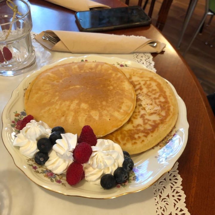 photo of Snug The Comfort Café pancake shared by @violettaplantbased on  14 Dec 2022 - review