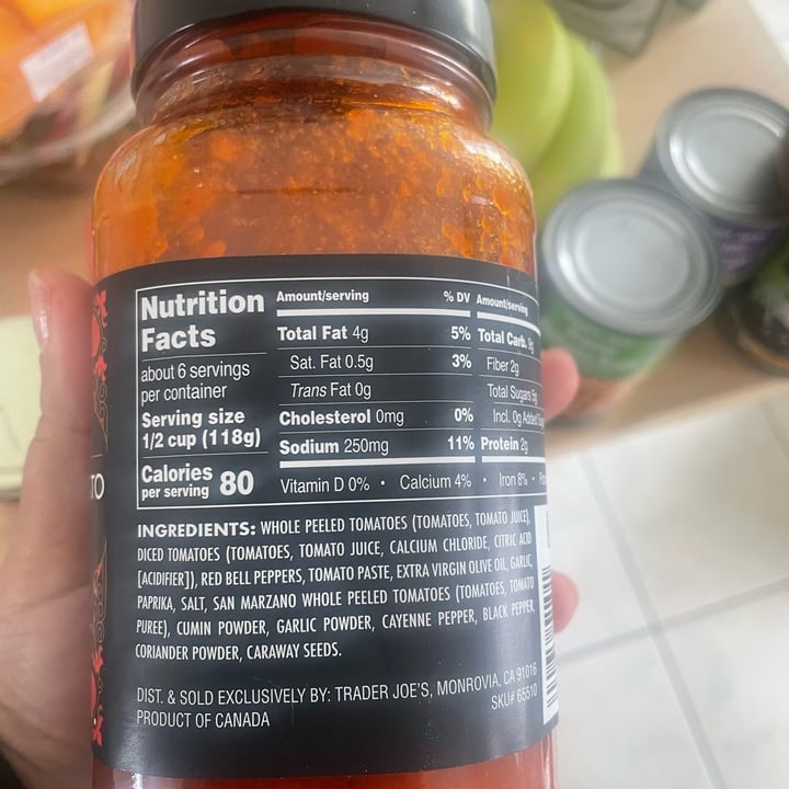 photo of Trader Joe's Spicy Chunky Tomato & Pepper Pasta Sauce shared by @angelaaraujo on  26 Apr 2022 - review