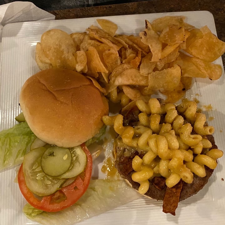 photo of Blondie's Food & Spirits Bacon Mac and Cheese Impossible Burger shared by @summerlebrun on  11 Sep 2020 - review