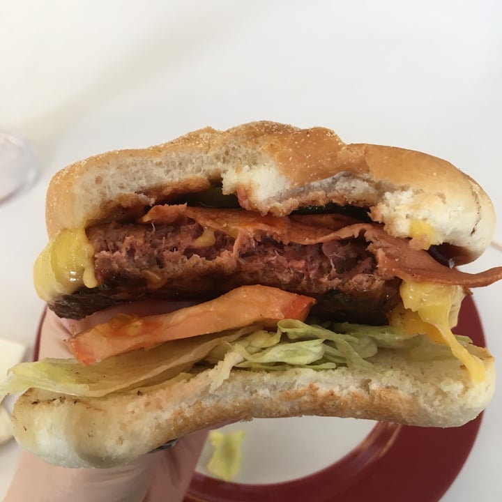 photo of Shakers Dairy Free Moving mountains burger shared by @veganphoebe on  02 Dec 2020 - review