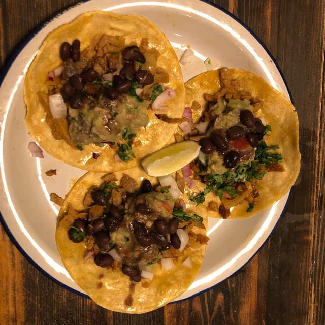 菜肴“tacos de bistec estilo michoacan”的照片