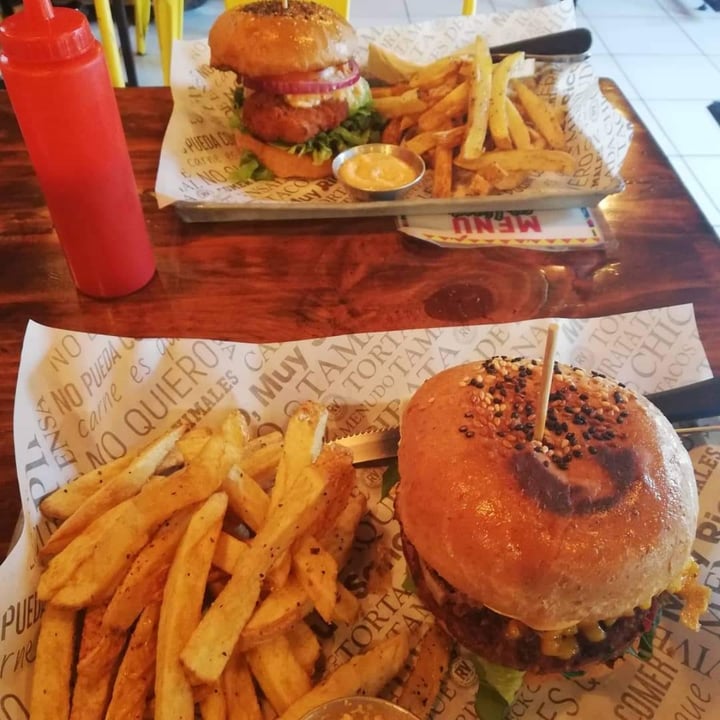 photo of Revolucion Verde Chick'n Free Burger shared by @aprendiz on  04 Sep 2021 - review