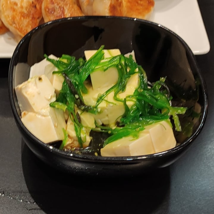 photo of Bar Gyoza Go! Ensalada de tofu shared by @veganisaurus on  31 Dec 2021 - review