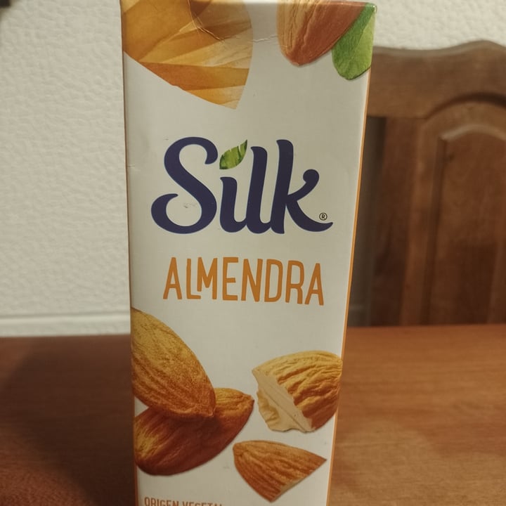 photo of Silk Bebida vegetal de Amendôa sem Açúcares shared by @cloeglotona on  15 Jun 2022 - review