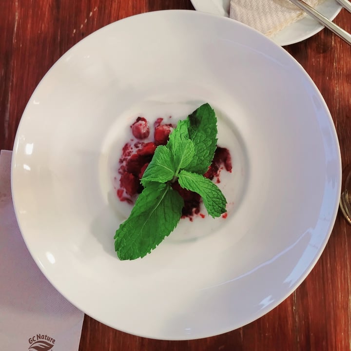 photo of Emmax Dessert Ciliegie E Latte Di Cocco shared by @blavinia on  11 Jul 2022 - review